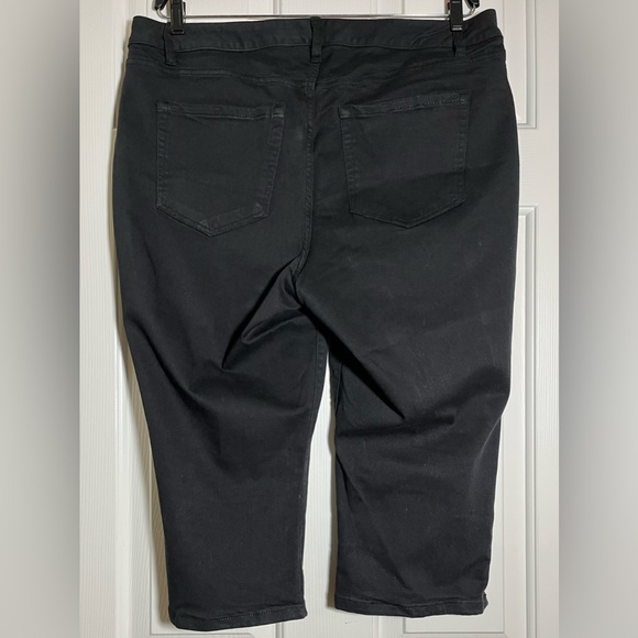 Lane Bryant Women's Black Capris - Picture 5 of 9